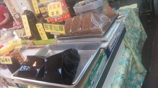 Jelly - brewed in a bucket - beloved by the Taiwanese. 