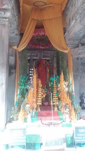 There were several spaces in the temple that had been set up as shrines to worship Hindi gods as well as Buddha
