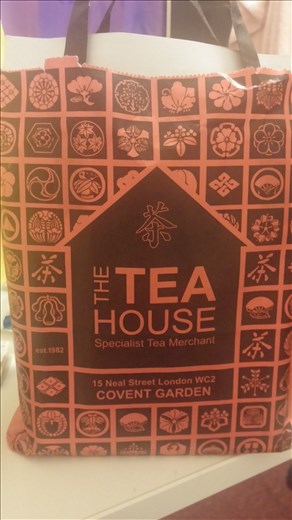 We find an amazing teapot shop!