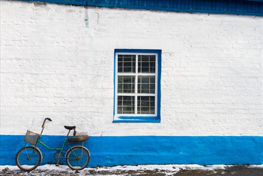 With only 1000 residents, it's no surprise that Tanhkoy is a two store town. 