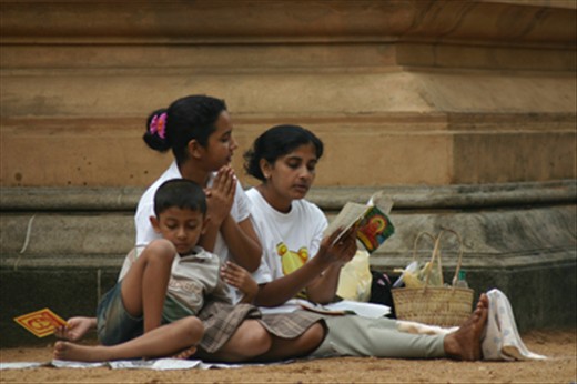 Devotees believe that a visit to Kelaniya Temple negates the sins of a lifetime