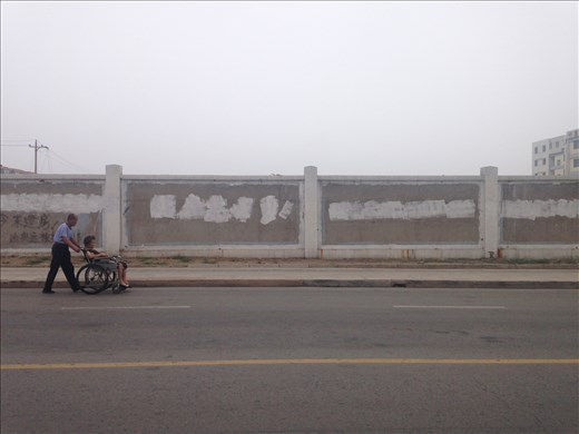 My hometwon is by the beach,that's the road to the beach