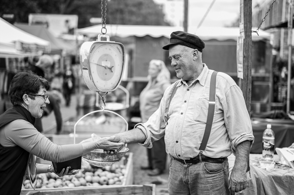 For three decades local farmers have been bringing their wares to Salamanca Market. They arrive in the pre-dawn hours as the local pubs are emptying and proudly display their produce. The market provides an important meeting ground where a chat with the local character is as rewarding as the crisp, fresh fruit he sells. 