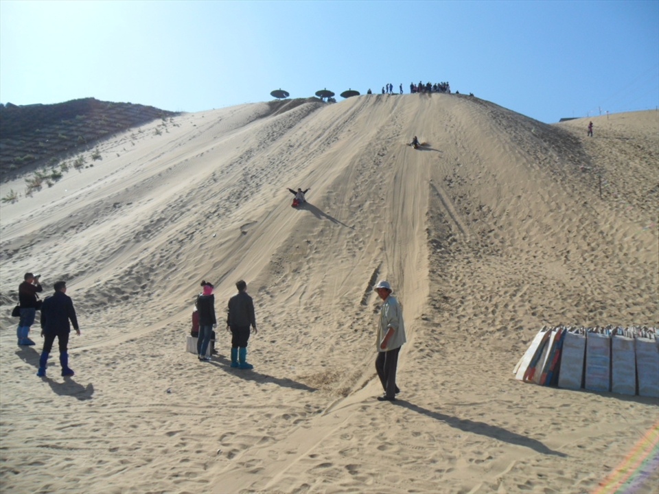 Day 2 (Afternoon): Sand sliding down the sandy slope in the desert, a real thrill for 
