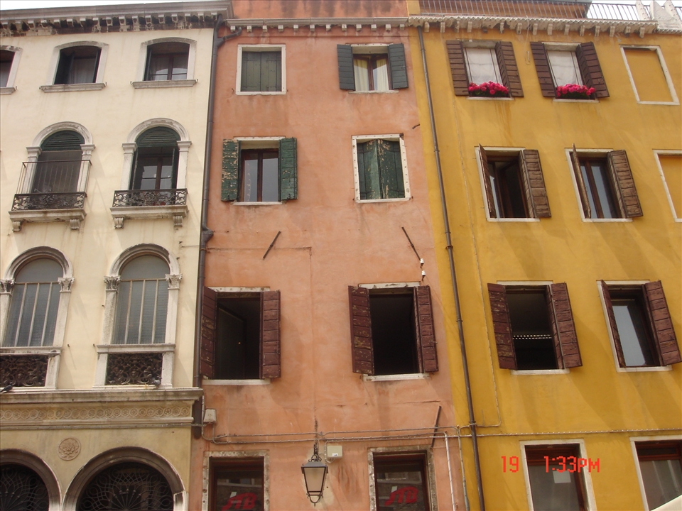 Vibrant colours amplify the city’s charm 