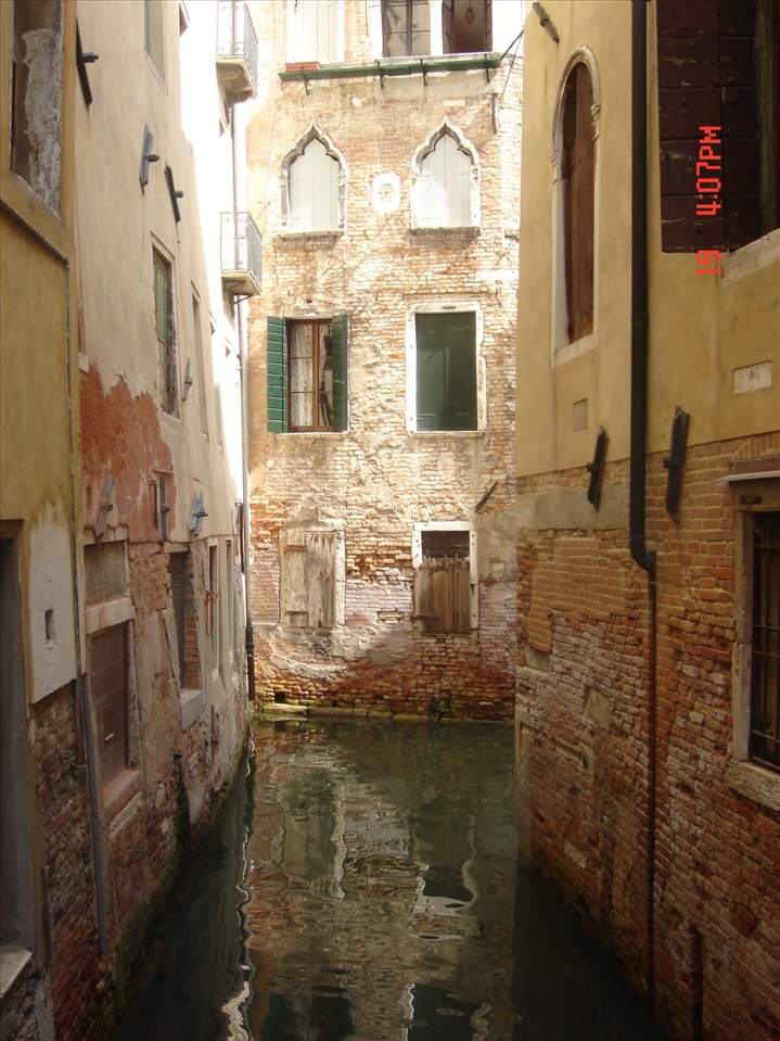 The intricate web of canals lead to a junction stripped of the glamour usually found in the main tourist areas