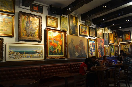 Hotel Les Templiers, Collioure
This bar and hotel has a long history with artists. For a long time they accepted paintings as payment for food and board which has led to that the little hotel has a 2000 work strong art collection, featuring names such as Picasso, Dufy and Survage. For the price of a drink anyone can sit in the bar surrounded by the legacy of these famous artists. 