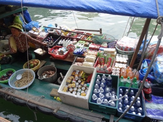 7/11 a la Halong Bay
