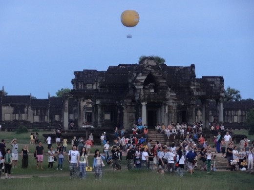 Even the ballon people wanted to see the sunrise
