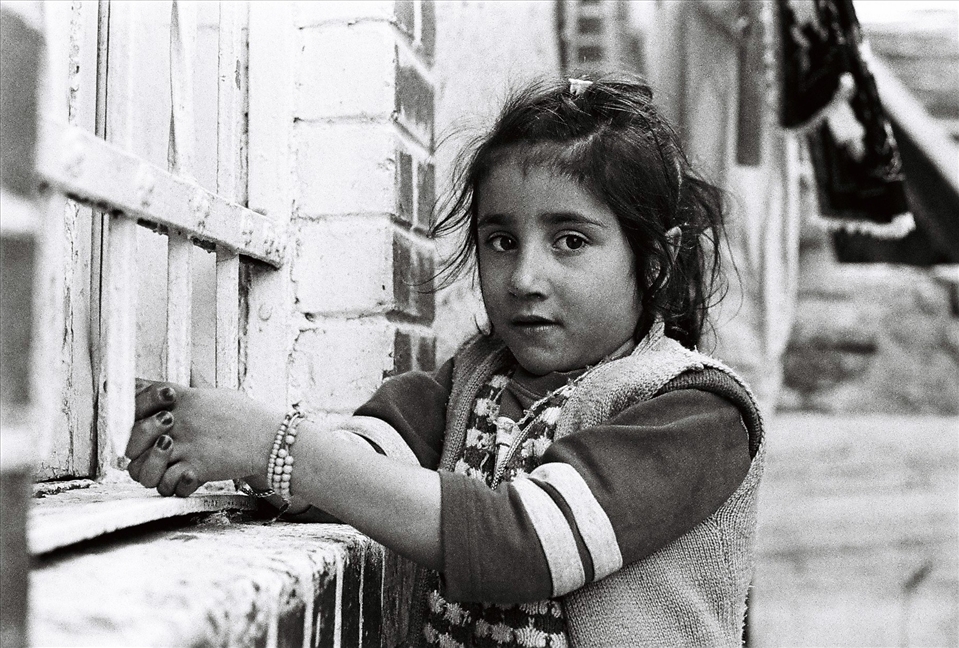 I saw her in a ladder-street standing near a window. Balat; İstanbul, 2006.