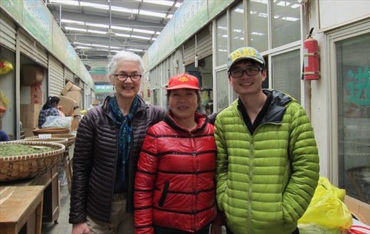 Tea Merchant Mom & Son