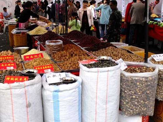 nuts & dried mushrooms