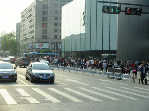 sidewalk in front of Apple Store