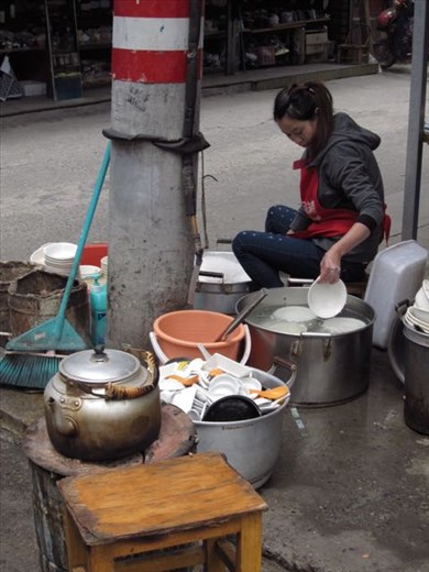 dish washing at the bun shop