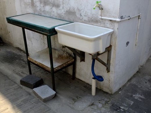 working kitchen sink