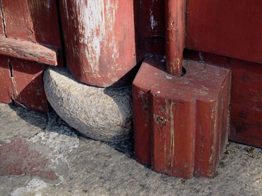 another old door hinge strategy