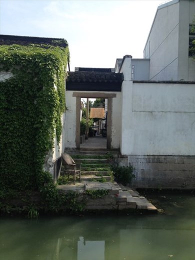 canal chair alley view