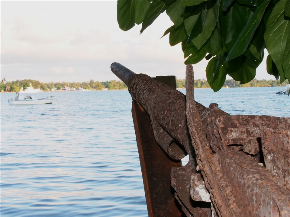 Rusted vestige of WWII aims at Kavieng where the Japanese invaded and occupied for two years. During this time almost all of the Europeans left on the island were killed.