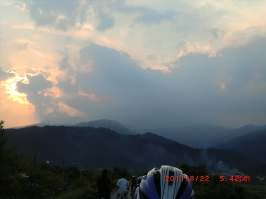 This is sunset in Taiwan. Taiwan is a really beautiful island :)