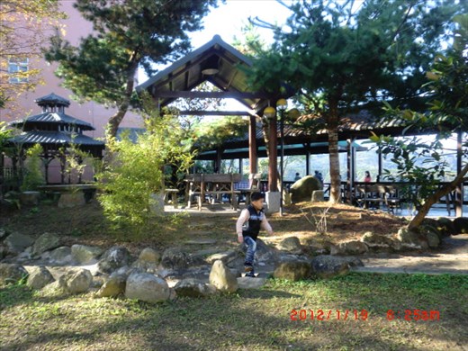 I love this courtyard. I feel like I've traveled through time!