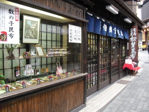 More shops!!! But since I didn't have a job back then I didn't really get to buy anything :PP haha