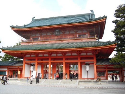 Huge temple. Very grand and magnificent. 