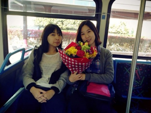 Visiting and having lunch at a friend's house. 