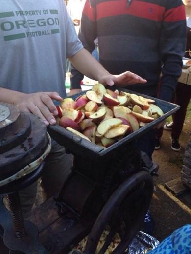 I got to see how to make apple cider! It's amazing! I just love that machine.