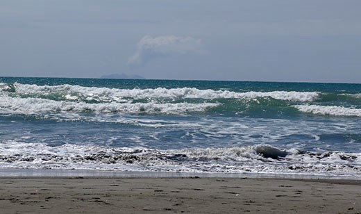 White Island - active volcano!!