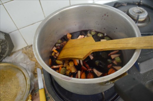 Put the wine on low heat, on a stove top