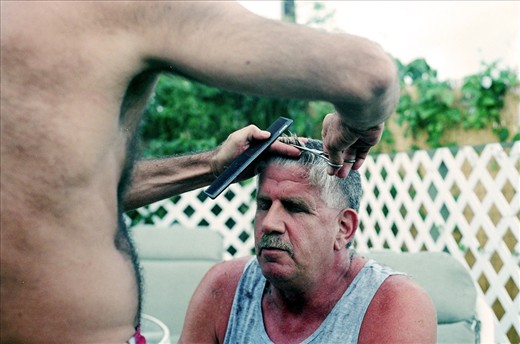 Ronaldo is a Hairdresser, he works in the 5 star hotel on the island. Here he is routinely cutting Mikes hair in their back garden. 