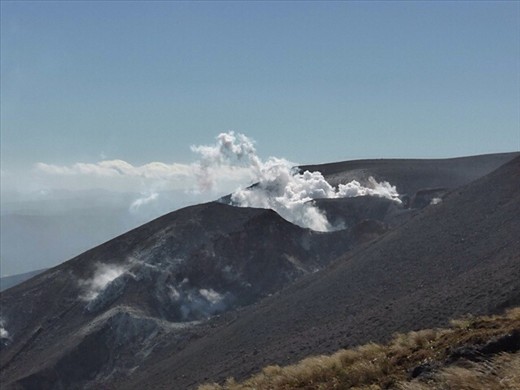 Steaming volcanoes on Tongariro trek