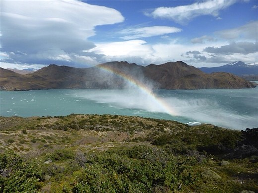 90kph wind whipping up surface of lake, 2nd day W trek