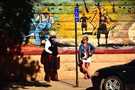 Locals chatting, Wild West Cody