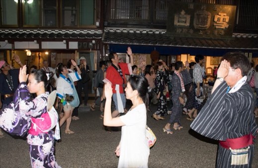 Gujo dance festival - spot the fluffy dog!!