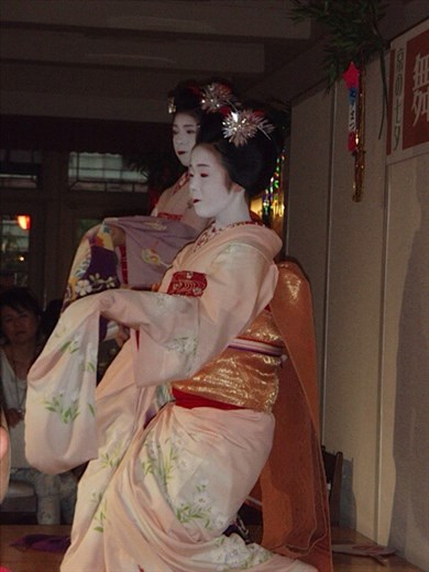 Maiko dancers