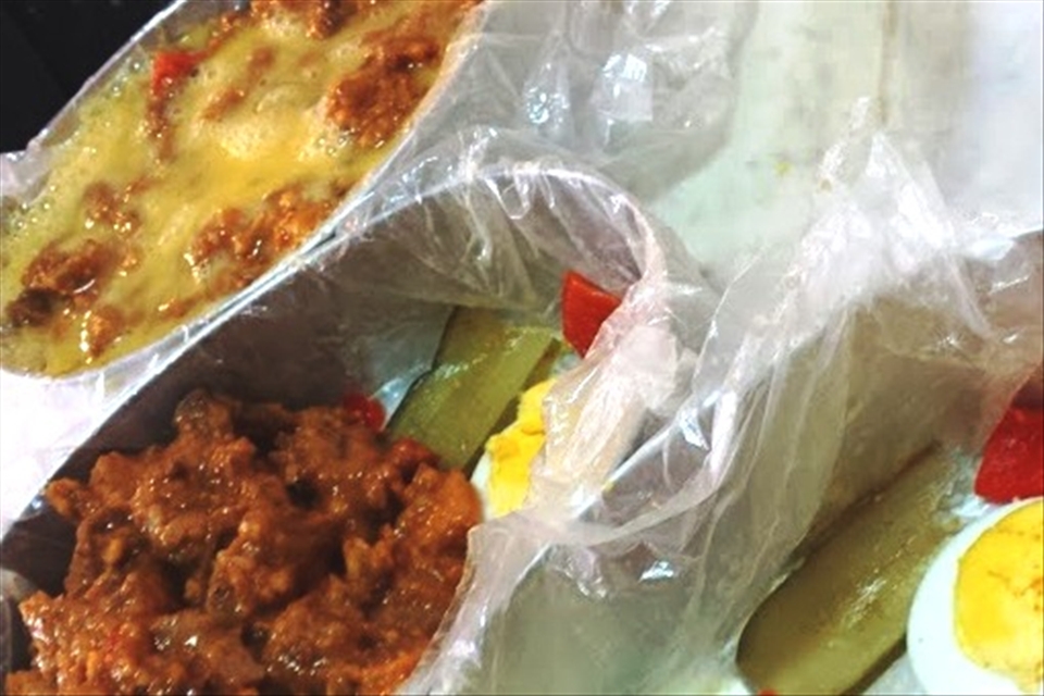 Full, half-full and empty pans with decorations