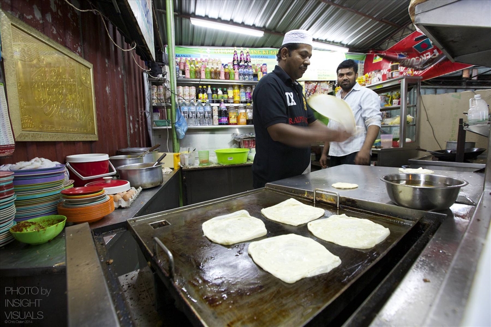Roadside kitchen, chef preparing rohti.