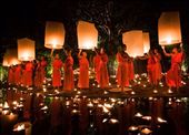 Monks releasing Lanterns
Chiang Mai: by coggos, Views[8878]