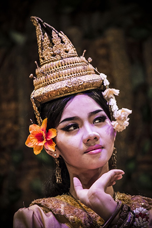 An Apsara dancer in full costume and character