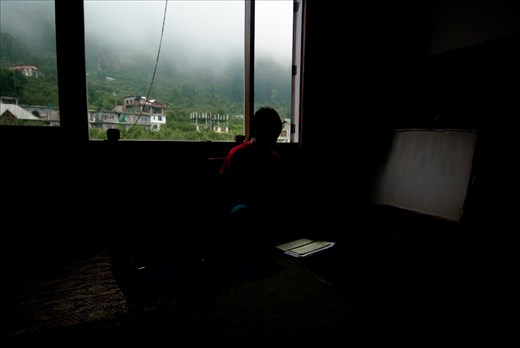 In 2009, I had a chance to visit lovely Thangka school. Run by a retired monk.