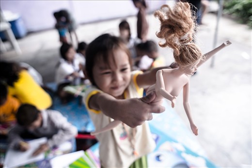 A center serves dozens migrant children and relies on volunteer teachers