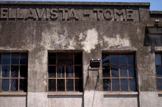 Like nearby Lota, home to the first electrical powerstation in South America, Tomé once was, thanks to the textile industry, a place of wealth unparaleled in Chile.