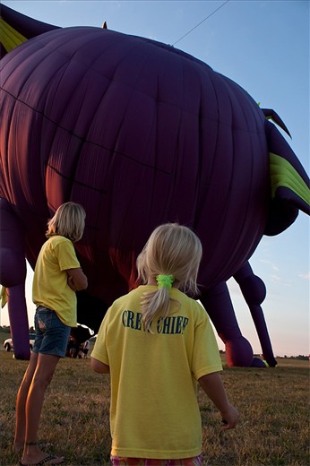Mother and daughter from a “regular shaped” balloon crew watch as the special shaped balloon, 