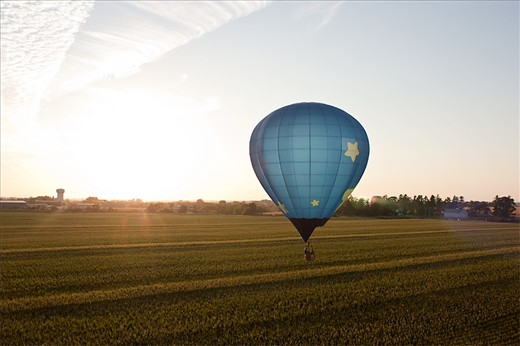 After completing the evening competition task, some balloons enjoy a leisurely evening flight. Here “Stellar” is still in a race to beat the setting sun. Flight elevation and landing zone restrictions can make it difficult to find a spot to land. Indianola, Iowa.