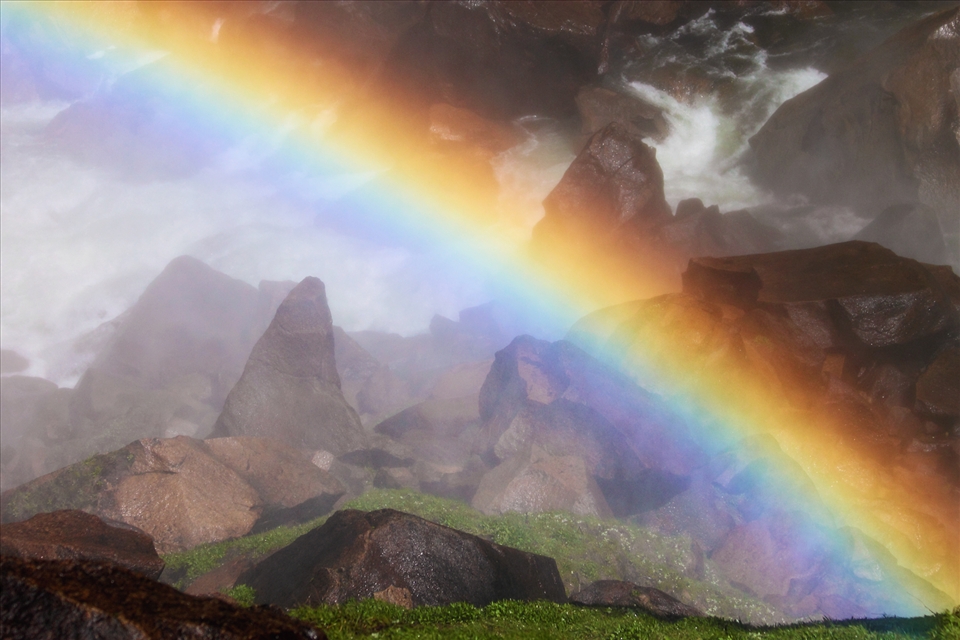 Looking straight at the Rainbow it was though it separated 2 worlds.  