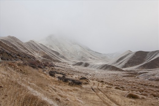 Lake Tekapo National Park in winter really does take your breath away. It is like a scene from another world, with no sign of life at all. Just frozen brown vegetation which crunched underfoot and a thick mist that created an eerily surreal landscape. 