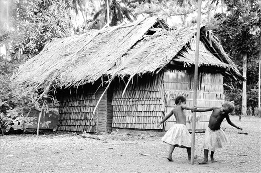 Young children of Longgu find ways to entertain themselves.