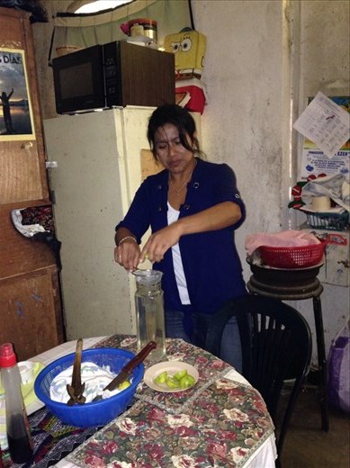 Vilma making lemonade 