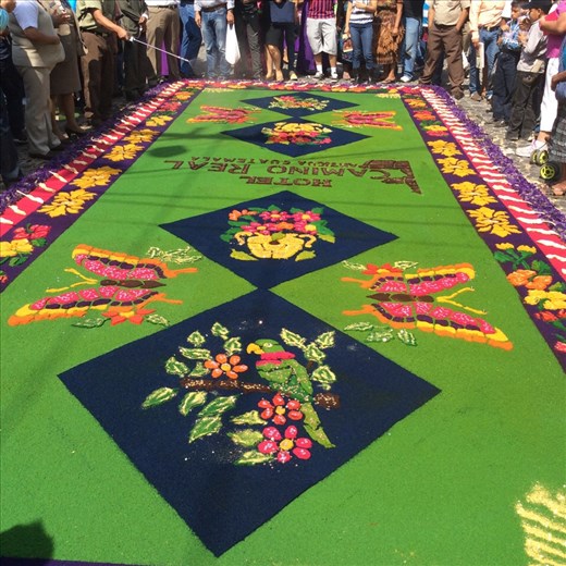 This carpet took 25 men working on it from midnight to 7am .